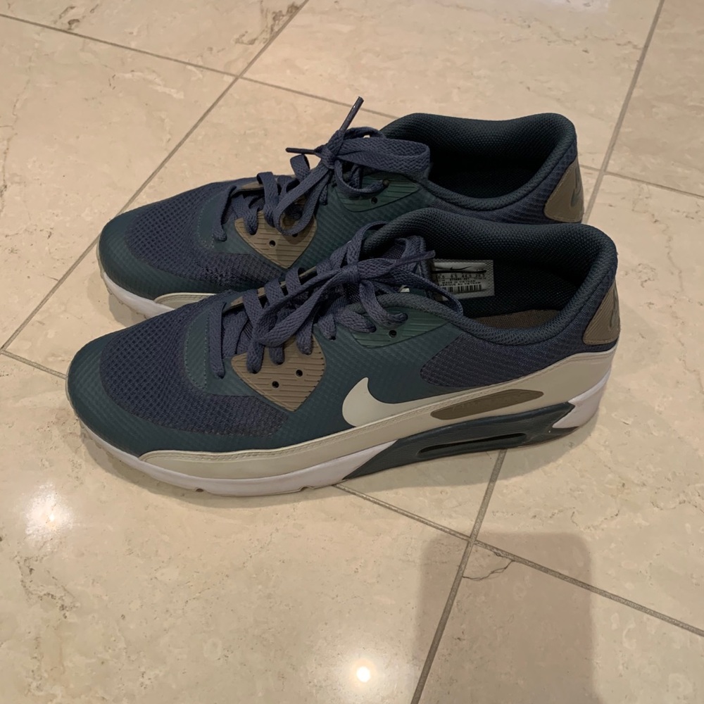 Nike Men’s Air Max 90